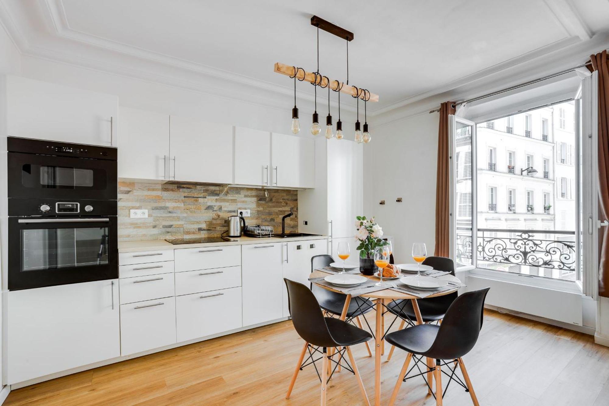 Montmartre & Sacre-Coeur - 2Br - Cityapartmentstay Paris Exteriör bild